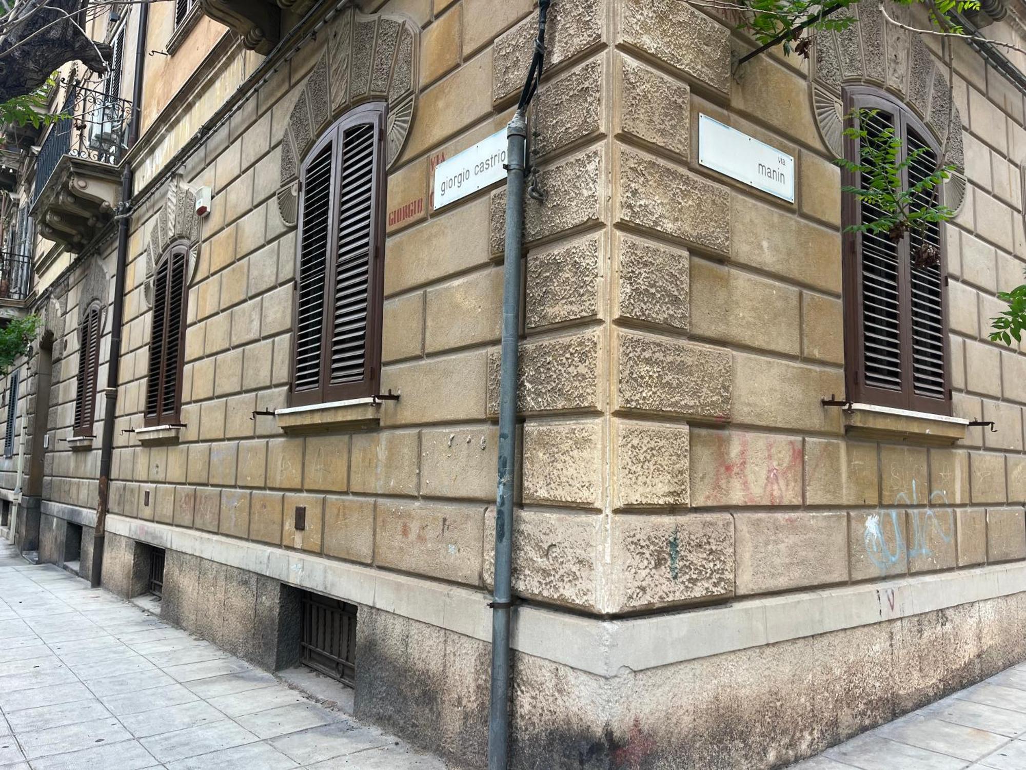 Leoni Di Sicilia, Palermo